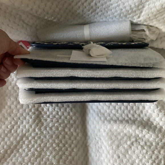 NWT Kate Spade Blue multi large flap shoulder handbag. - Picture 4 of 4